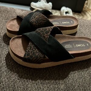 TOMS Women's Black and Brown Sandals